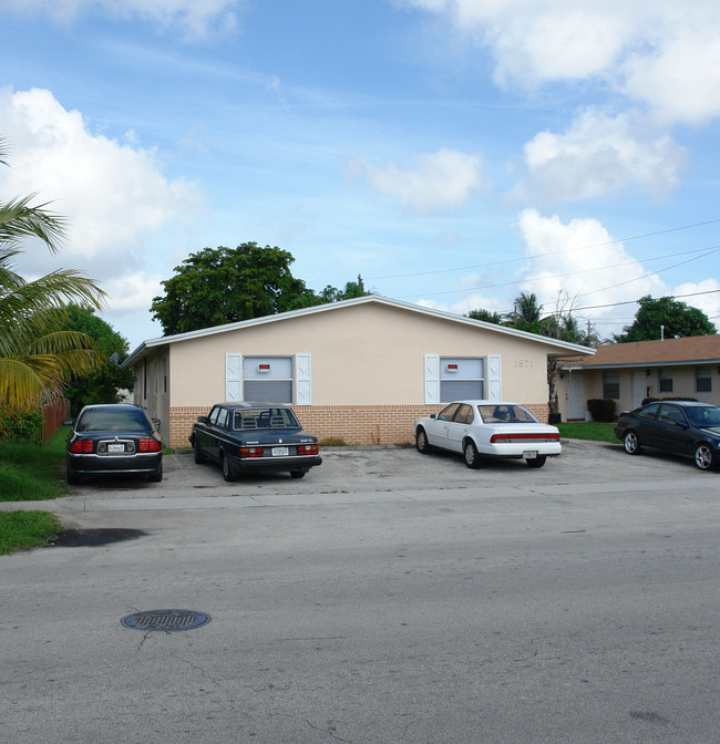 1871 NW 58th Ter in Fort Lauderdale, FL - Foto de edificio - Building Photo