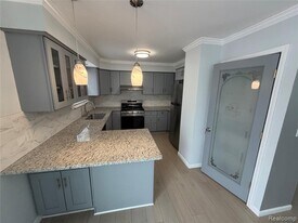 115 Linhart St in Novi, MI - Building Photo