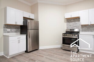 2905 N Mildred Ave in Chicago, IL - Building Photo