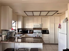 547 W Ave Q 10 in Palmdale, CA - Building Photo - Building Photo