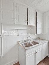 9351 Woodside St, Unit 3 in Detroit, MI - Foto de edificio - Building Photo