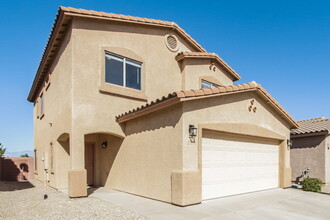 7665 E Fair Meadows Loop in Tucson, AZ - Building Photo - Building Photo