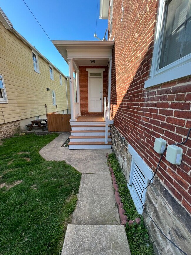 44 N Main St in Mount Wolf, PA - Building Photo - Building Photo