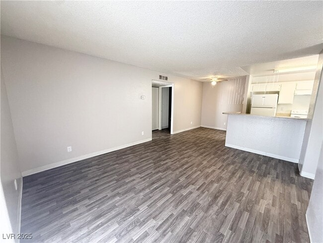 2981 Juniper Hills Blvd in Las Vegas, NV - Building Photo - Building Photo