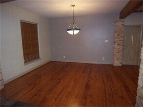 1240 Bingle Rd in Houston, TX - Building Photo - Building Photo