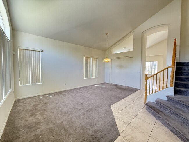 324 Sea Rim Ave in Las Vegas, NV - Building Photo - Building Photo