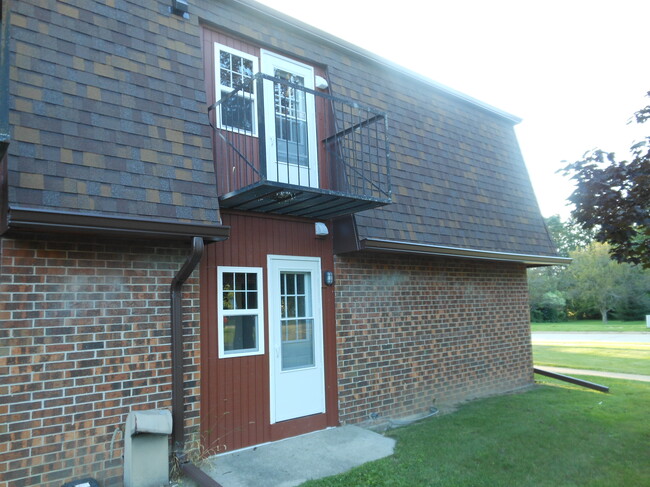 Knowlton Woods Apartments in Waterloo, WI - Foto de edificio - Building Photo