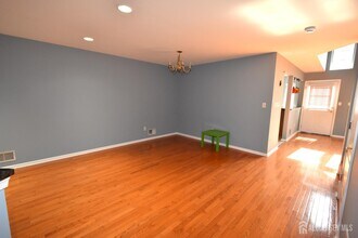 24 Hawthorne Rd in North Brunswick, NJ - Building Photo - Building Photo