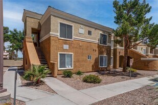 8070 W Russell Rd in Las Vegas, NV - Building Photo