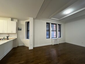 200 W 58th St in New York, NY - Foto de edificio - Building Photo