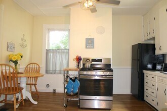 34 Central St, Unit #1 in Beverly, MA - Foto de edificio - Building Photo
