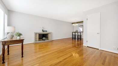437 Ashwood Ln in Kirkwood, MO - Building Photo - Building Photo