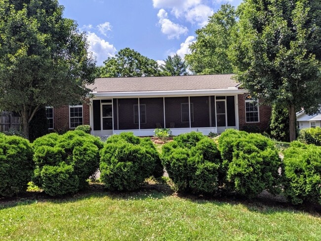 2 Mountain Terrace in Asheville, NC - Building Photo - Building Photo
