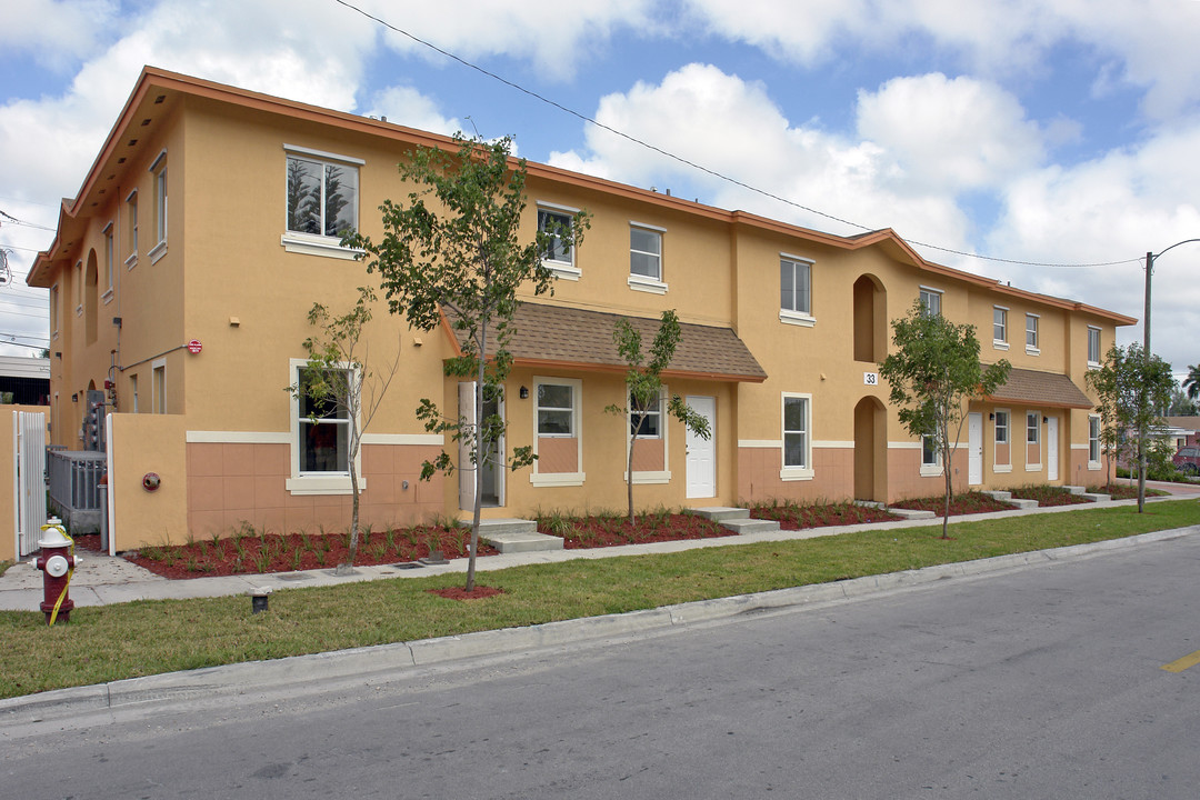 17 E 20th St in Hialeah, FL - Building Photo