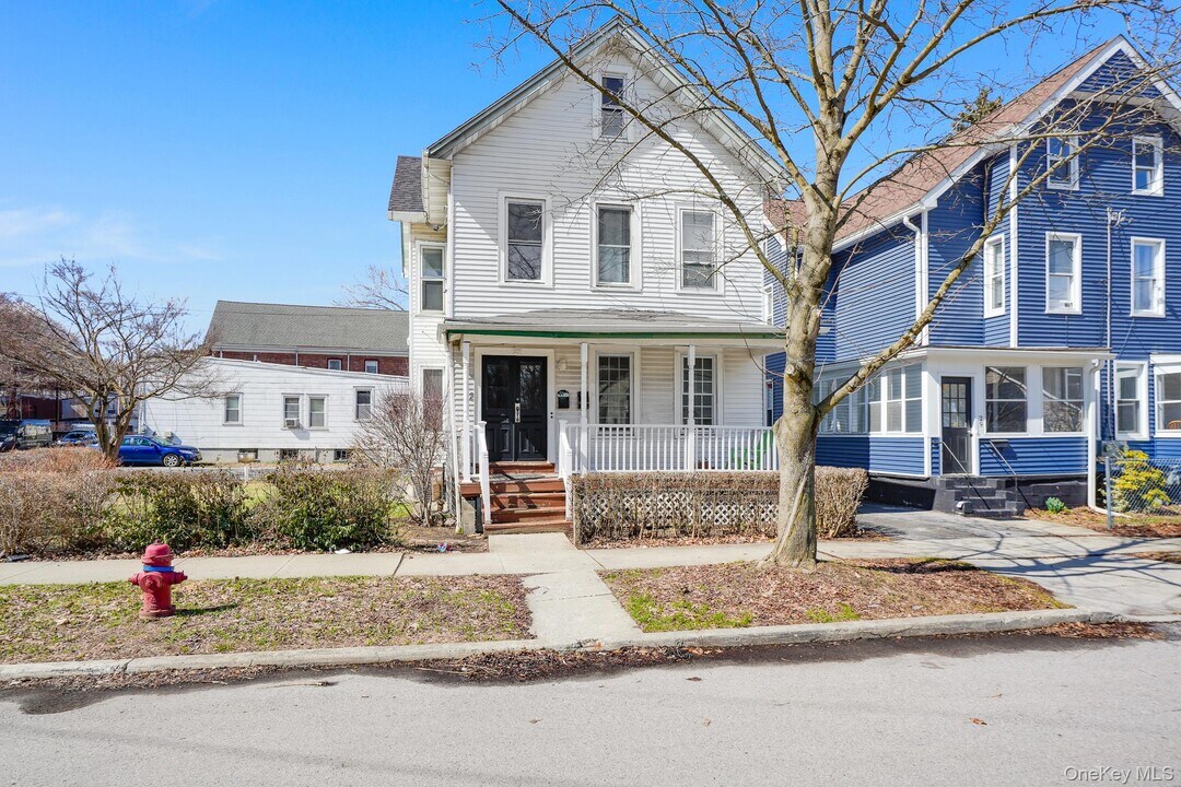 27 Orchard Pl in Poughkeepsie, NY - Building Photo