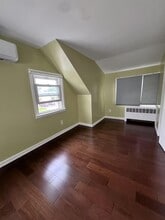7 Sandy Ln in Levittown, NY - Building Photo - Building Photo