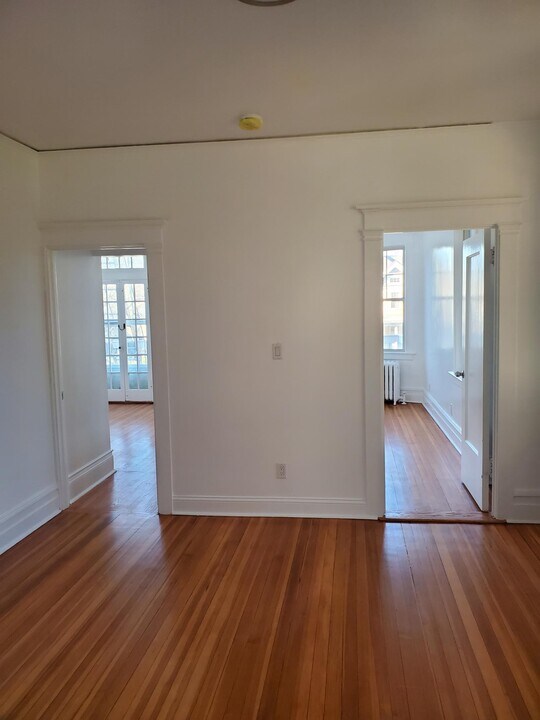 555 Webster Ave in New Rochelle, NY - Building Photo