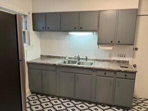 3362 Sutton Rd, Unit First Floor in Shaker Heights, OH - Foto de edificio - Building Photo