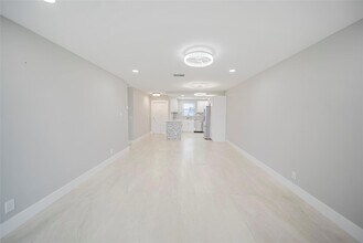 2725 Emory Dr W in West Palm Beach, FL - Building Photo - Building Photo