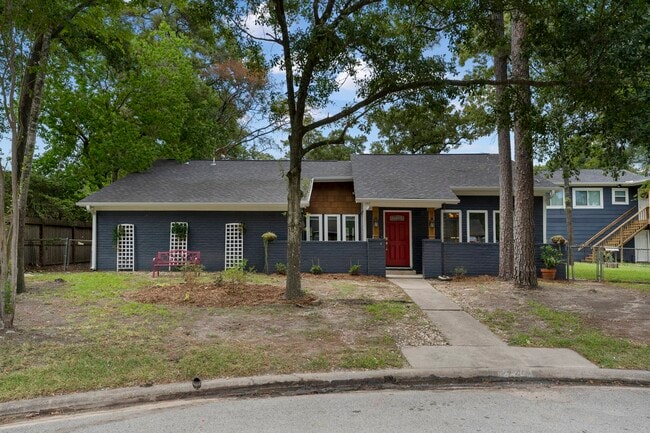 property at 27281 E Pyeatt Ln