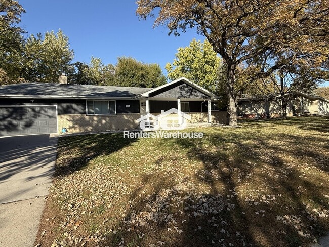 115 Craig Way NE in Fridley, MN - Building Photo - Building Photo