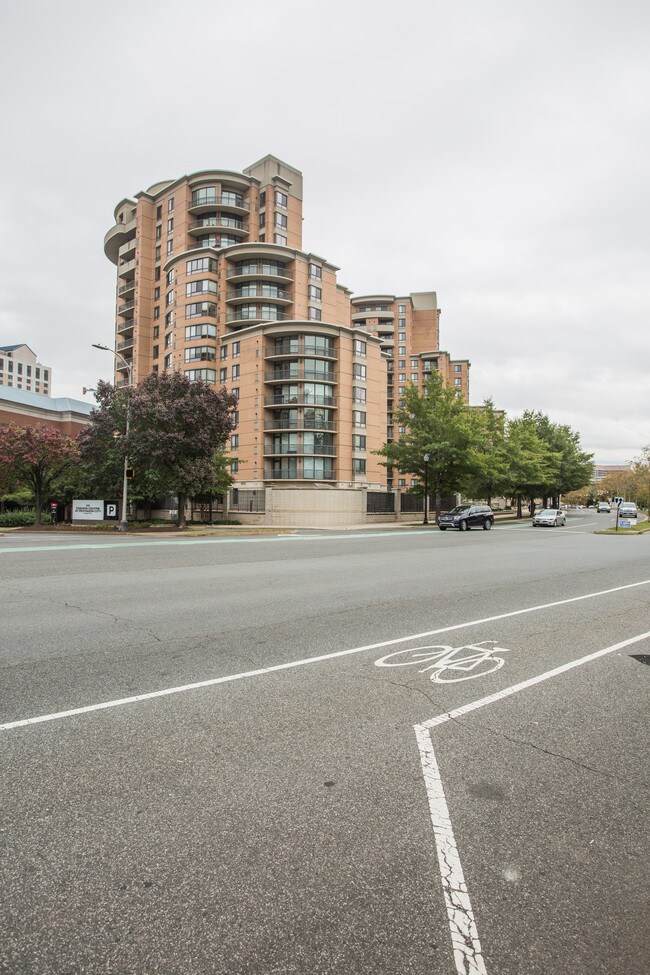 Instrata Pentagon City in Arlington, VA - Building Photo - Building Photo