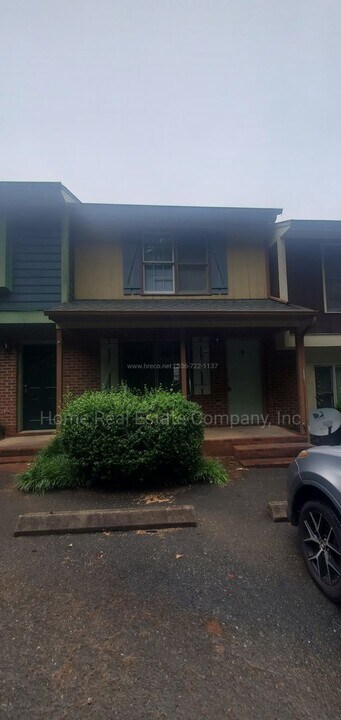 3454 Valley Cliff Dr in Winston-Salem, NC - Building Photo