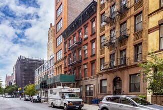 210 West 17th Street in New York, NY - Foto de edificio - Building Photo