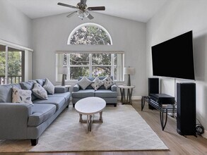 7234 Eleanor Cir, Unit 203 in Sarasota, FL - Building Photo - Building Photo