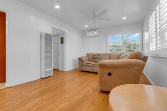 1300 W 83rd Pl in Los Angeles, CA - Building Photo - Building Photo