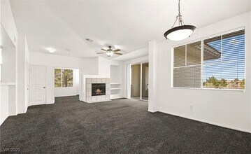 913 Duckhorn Ct in Las Vegas, NV - Foto de edificio - Building Photo