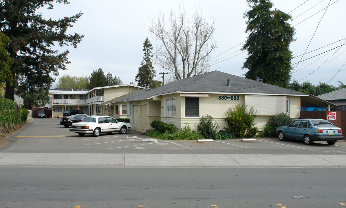 880-888 West Ave in Santa Rosa, CA - Building Photo