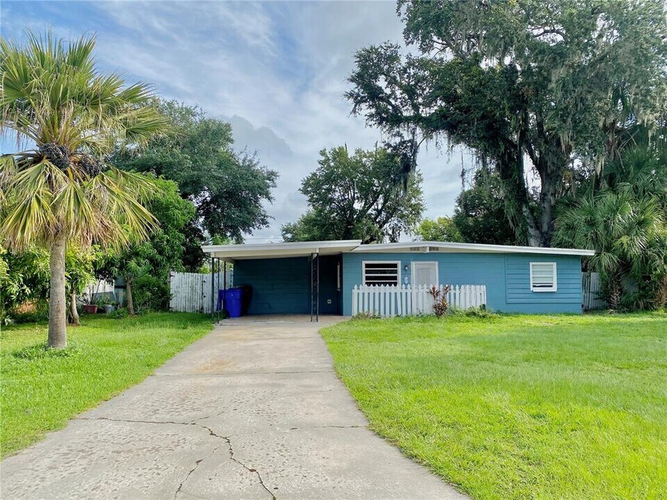 2221 Catherine St in Kissimmee, FL - Building Photo