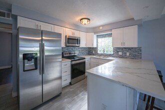 902 NE 34th St in Oakland Park, FL - Building Photo - Building Photo