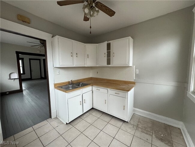 property at 1673 Carlyon Rd