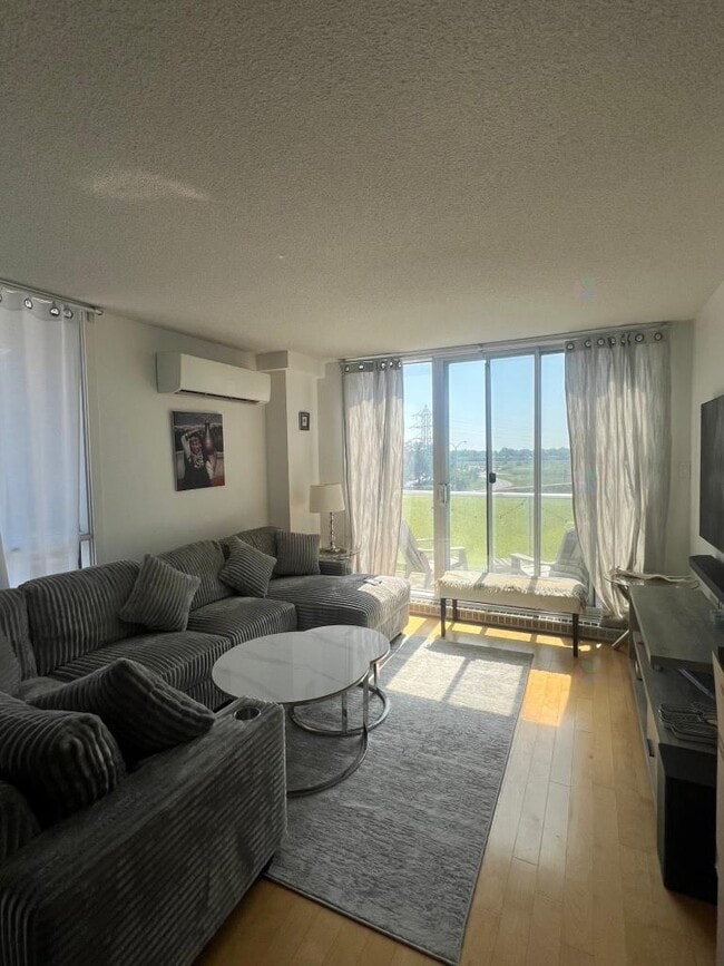 property at 10550 Pl. de l'Acadie