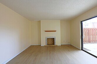 1570 Park Meadows Dr in Ft. Myers, FL - Building Photo - Building Photo