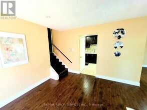 9 Bruce Beer Dr in Brampton, ON - Building Photo - Building Photo