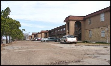 The Estates at Commerce in Commerce, TX - Building Photo - Building Photo