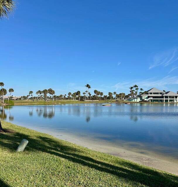 5700 NE Island Cove Way in Stuart, FL - Foto de edificio - Building Photo