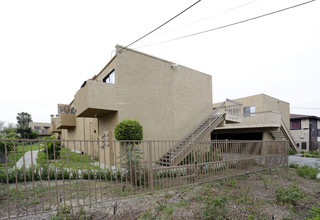 950 W Bishop St in Santa Ana, CA - Building Photo - Building Photo