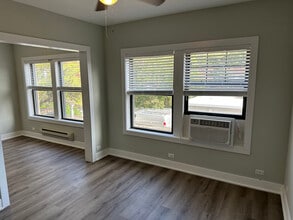 725 Saint Johns Ave in Highland Park, IL - Building Photo - Building Photo