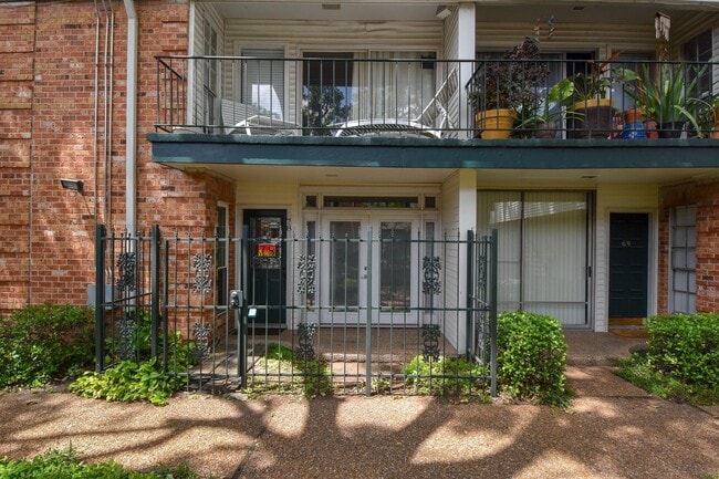 3400 Timmons Ln in Houston, TX - Foto de edificio - Building Photo