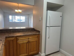 6950 Miami Gardens Dr in Hialeah, FL - Building Photo - Building Photo