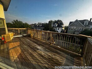 24 Charlotte St, Unit 2 in Boston, MA - Foto de edificio - Building Photo