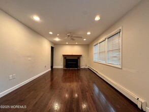24 Hollybrook Dr in Toms River, NJ - Building Photo - Building Photo