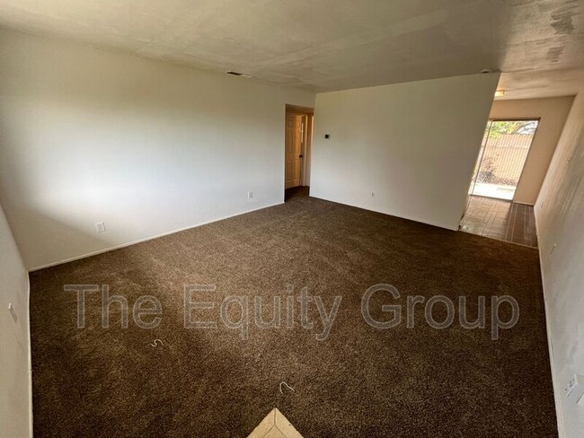 1476 N Cobb St-Unit -#4 in Porterville, CA - Foto de edificio - Building Photo