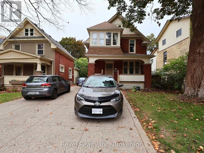 22 St Leger St in Kitchener, ON - Building Photo - Building Photo