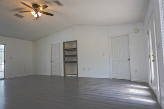 233 Grand Prix Dr in Crestview, FL - Building Photo - Building Photo
