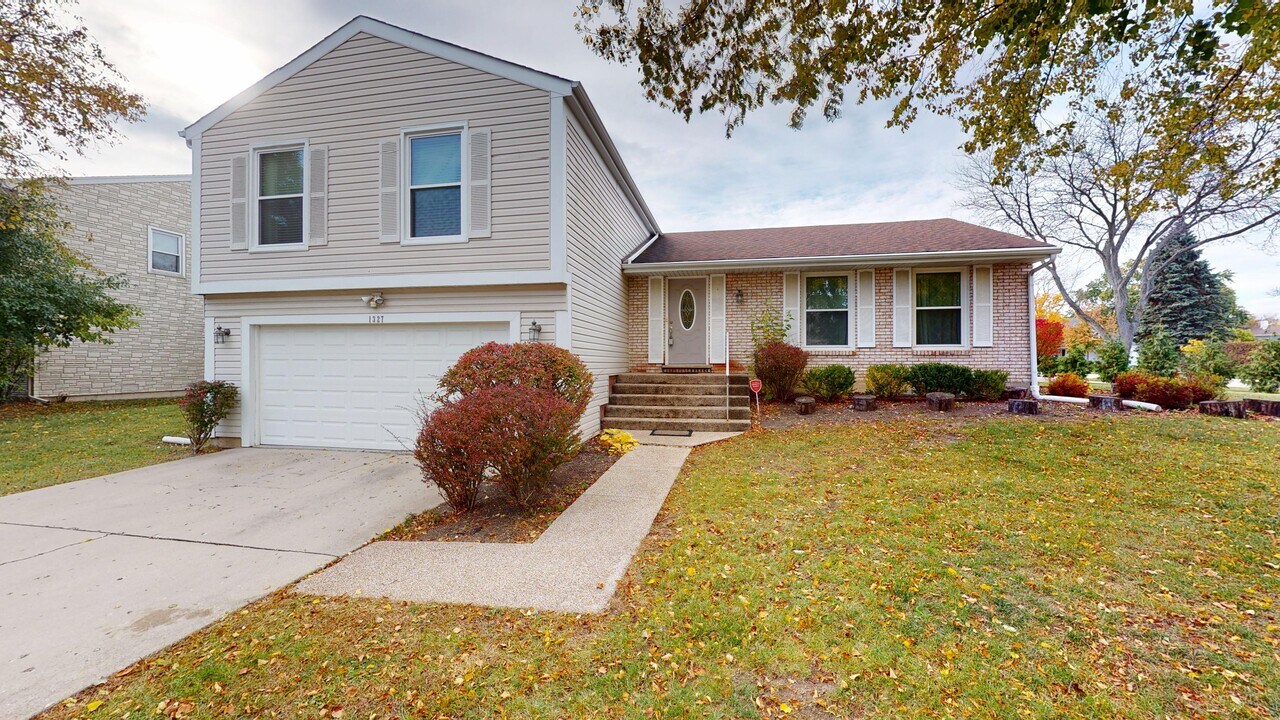 1327 Larchmont Dr in Buffalo Grove, IL - Foto de edificio